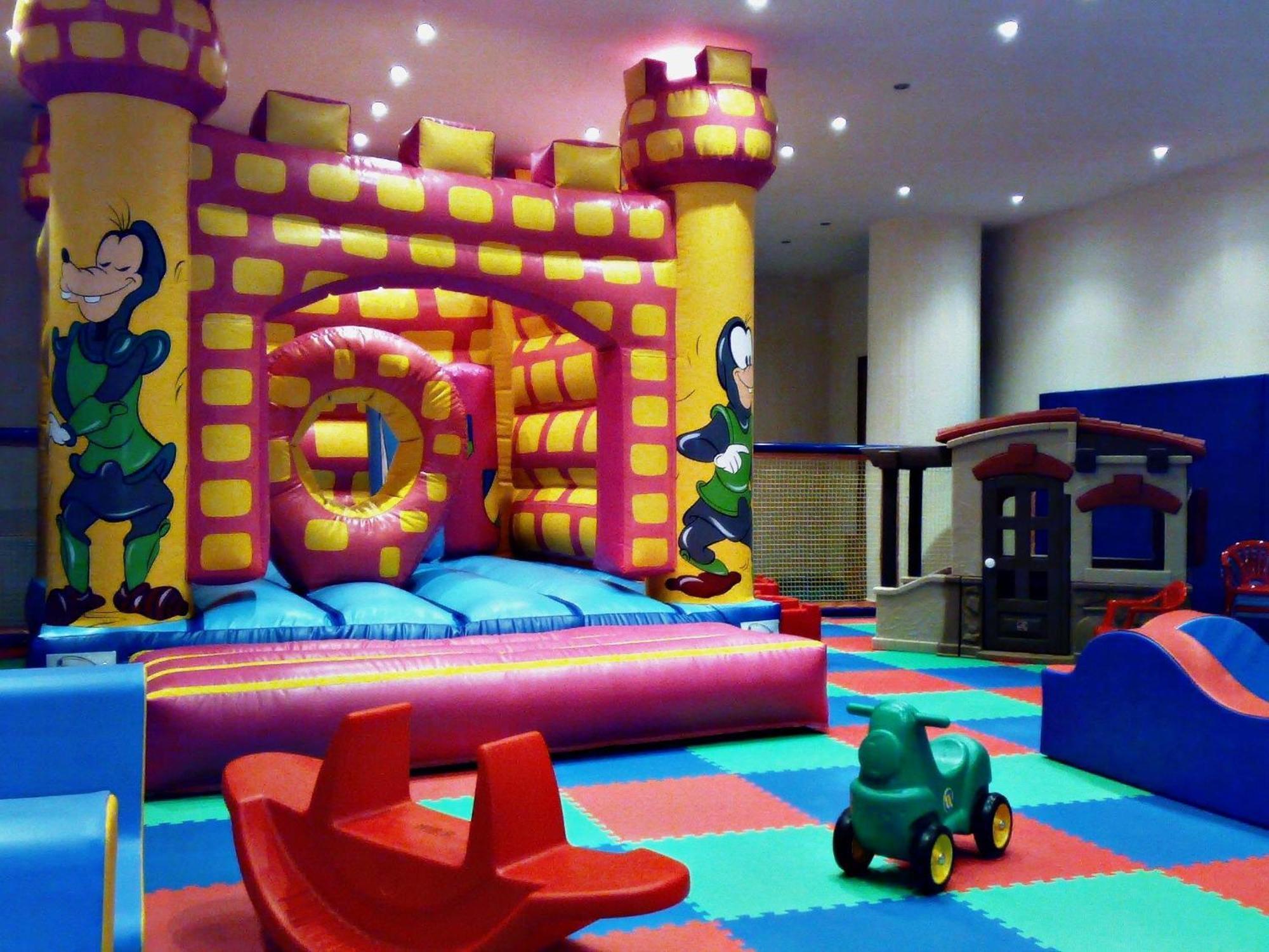 Alexander Beach Hotel & Spa Alexandrupoli Exteriér fotografie An indoor play area