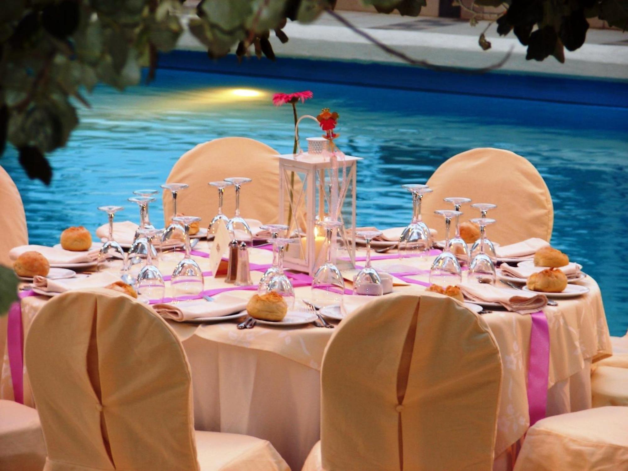 Alexander Beach Hotel & Spa Alexandrupoli Exteriér fotografie A table set for a wedding reception