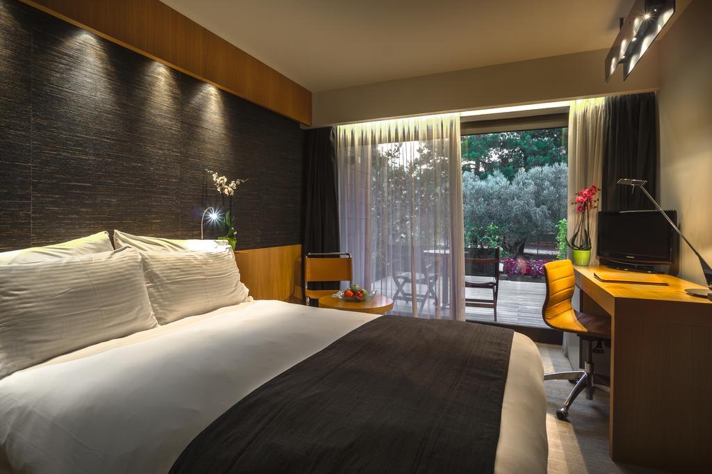 Alexander Beach Hotel & Spa Alexandrupoli Exteriér fotografie A room at the Athens Hilton