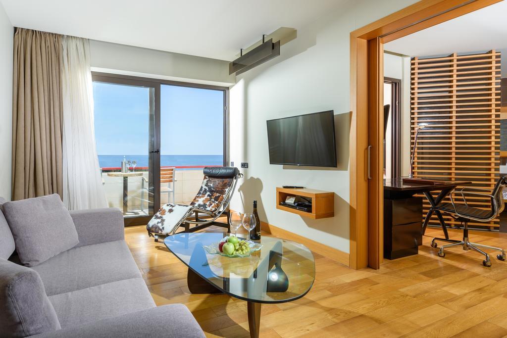 Alexander Beach Hotel & Spa Alexandrupoli Exteriér fotografie A suite at the hotel