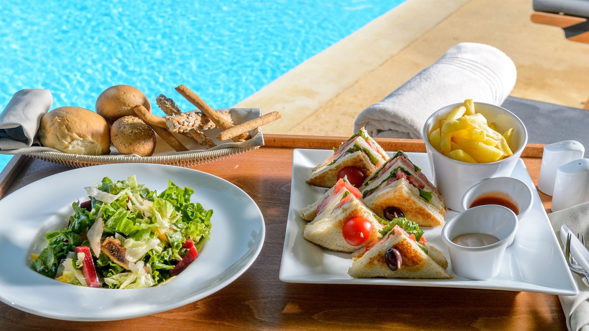 Alexander Beach Hotel & Spa Alexandrupoli Exteriér fotografie A selection of light lunch items